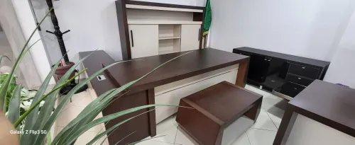 BUREAU DIRECTIONNEL PLACAGE EN BOIS DE CHÊNE 