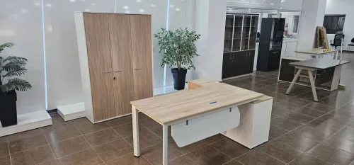 BUREAU OPERATEUR PIEDS BLANC ( IMPORTATION )