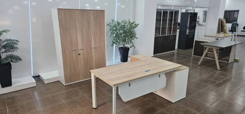 BUREAU OPERATEUR PIEDS BLANC ( IMPORTATION )