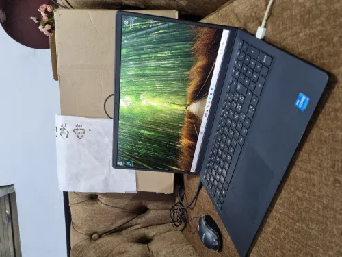 Dell Vostro i3 12th Gen / 8GB RAM / 512GB SSD - Très peu utilisé