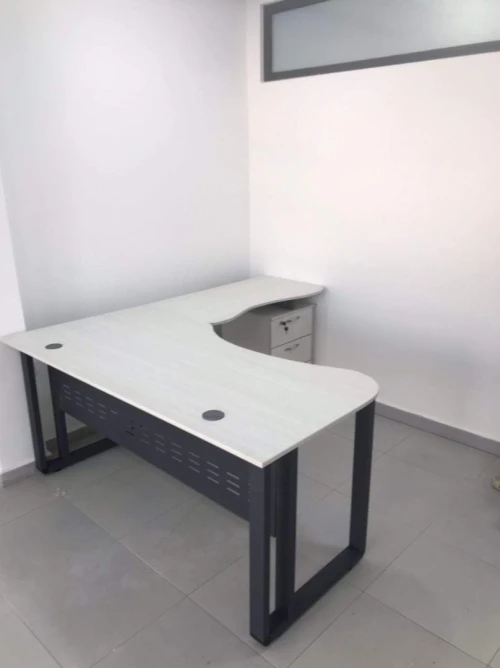 BUREAU 160*80 PIED METALLIQUE AVEC CAISSON PORTEUR 3T FIX