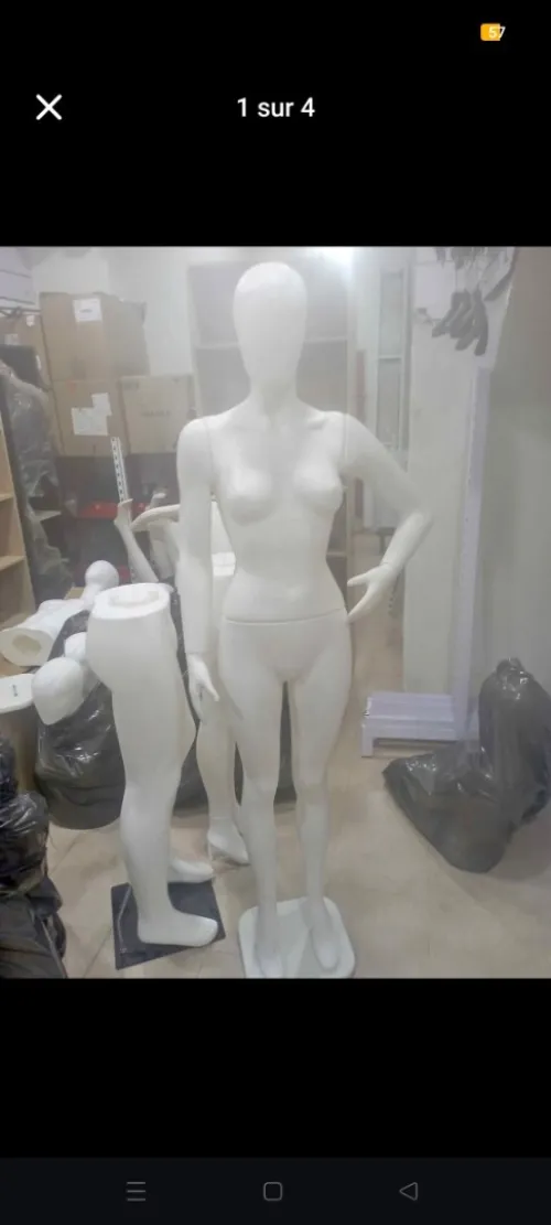 Manequin femme en plastique
