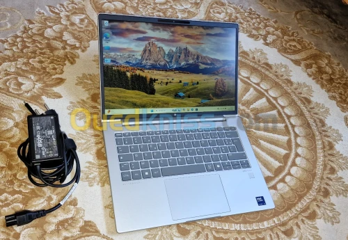 HP elitebook 640 G11 - intel core ultra 5 135u 16gb 256 SSD