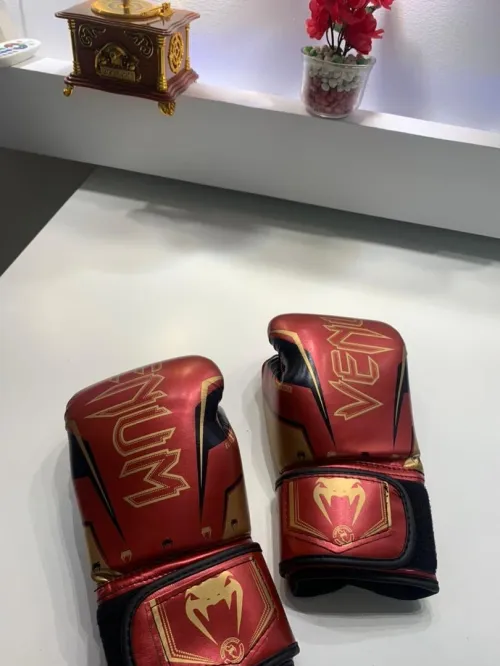Gants de Boxe Venum Elite  Unisexe, Confort et Performance Professionnelle
