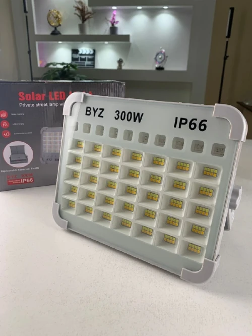 Lampe Solaire Rechargeable LED 300 W Portable et Magnétique 26000LM مصباح محمول قابل للشحن 