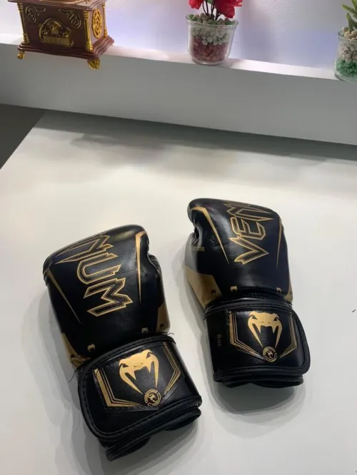 Gants de Boxe Venum Elite  Unisexe, Confort et Performance Professionnelle