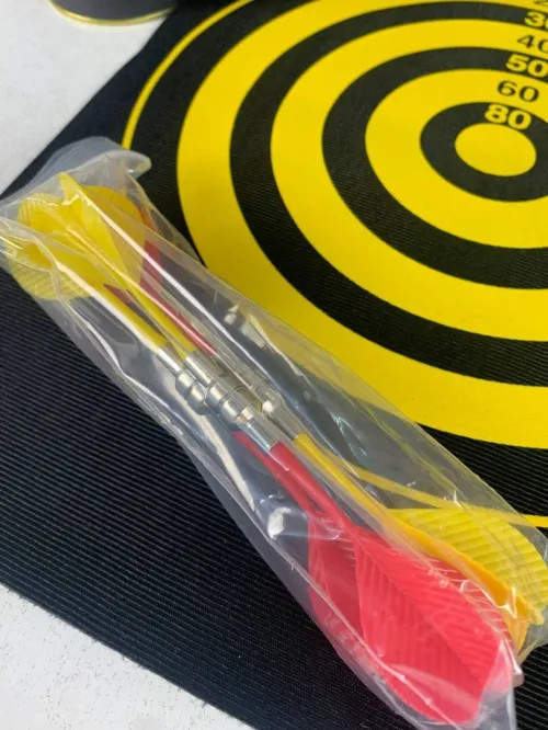 Cible de Fléchettes à Accrocher  Jeu Magnétique avec 6 Fléchettes