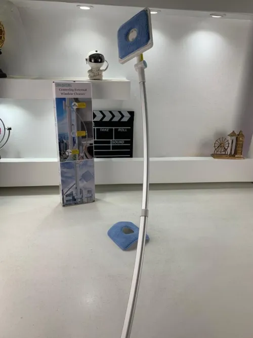 Nettoyeur de vitres avec manche télescopique long