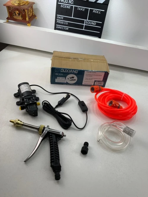 Nettoyeur à Haute Pression avec kit pompe de lavage voiture 12V