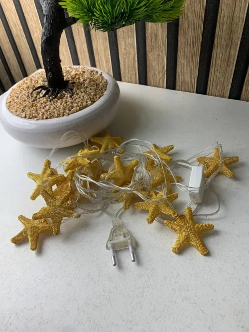 Guirlande LED Étoiles Dorées 16 Lumières avec Filet Métallique