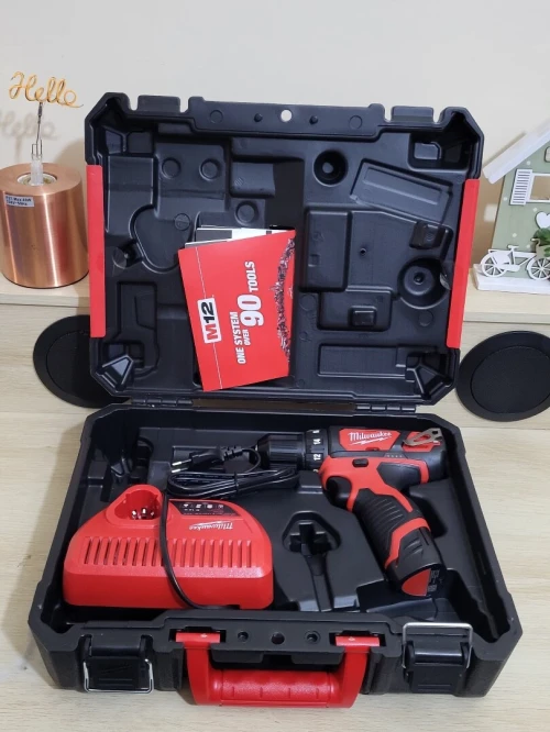 Milwaukee M12 BDD-201B Perceuse-visseuse sans fil Li-ion 12V + batterie + chargeur + mallette