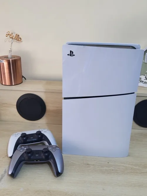 Sony Console PlayStation 5 Slim 1TB + 2 MANETTES - Édition Digital (VERSION SANS DISC DVD) (Modèle Slim) CFI-2016