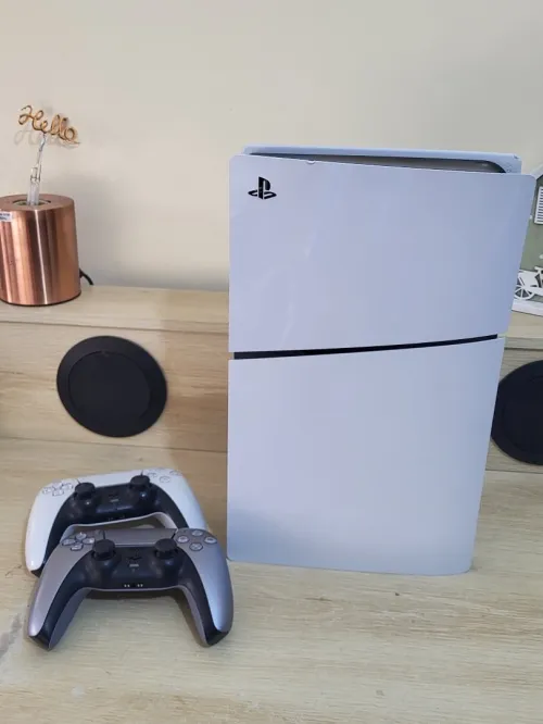 Sony Console PlayStation 5 Slim 1TB + 2 MANETTES - Édition Digital (VERSION SANS DISC DVD) (Modèle Slim) CFI-2016