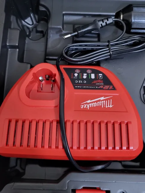 Milwaukee M12 BDD-201B Perceuse-visseuse sans fil Li-ion 12V + batterie + chargeur + mallette
