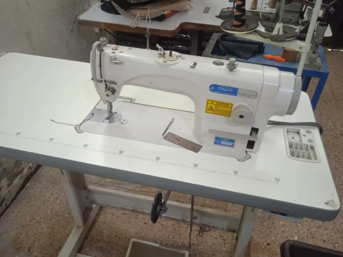 Machine a coudre industrielle 