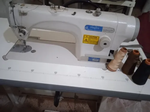 Machine a coudre industrielle 