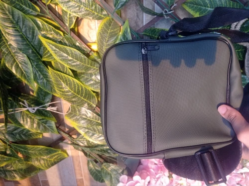 Sacoche Lacoste avec 3 poches 