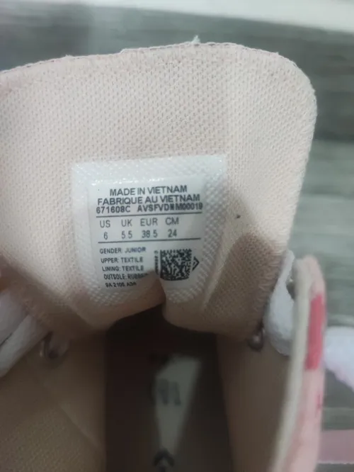 Basket converse neuf jamais utilisé 