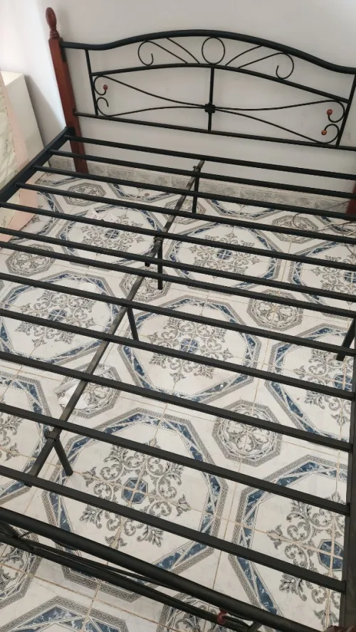 Vend lit en métal 160x190cm + Matelas