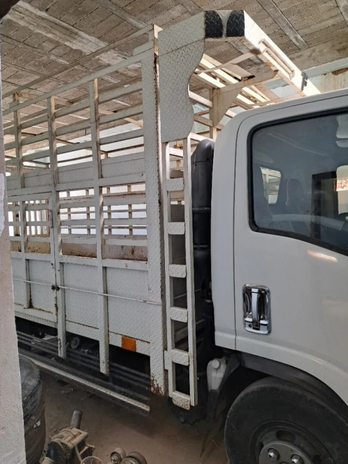 carrosserie de camion isuzu