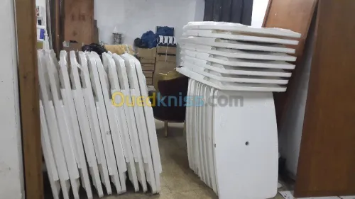 location chaises et table et vaisselle