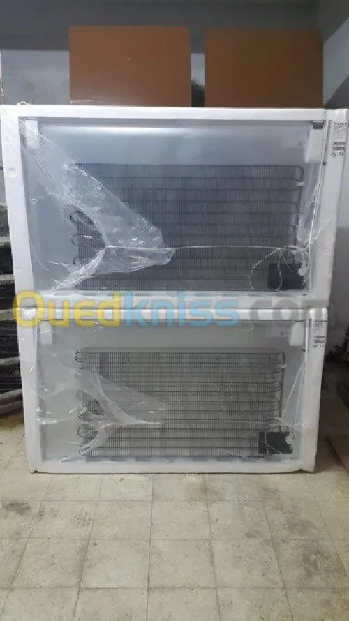 location chaises et table et vaisselle