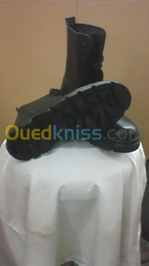 FABRICATION DE CHAUSSURES HOMME