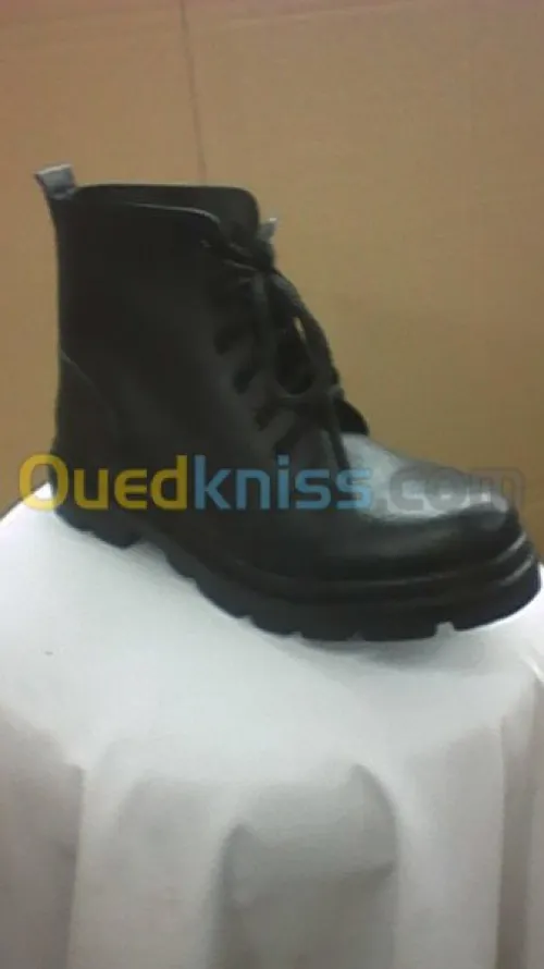 FABRICATION DE CHAUSSURES HOMME