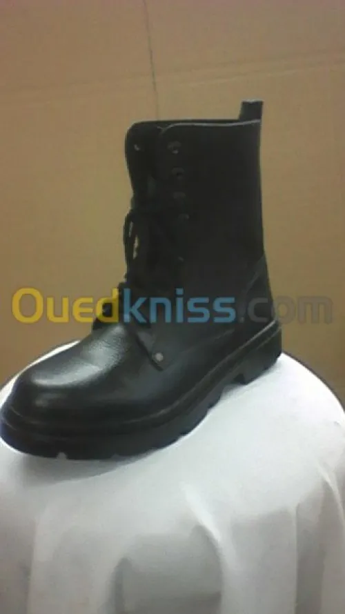 FABRICATION DE CHAUSSURES HOMME