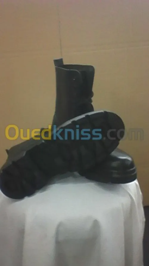 FABRICATION DE CHAUSSURES HOMME