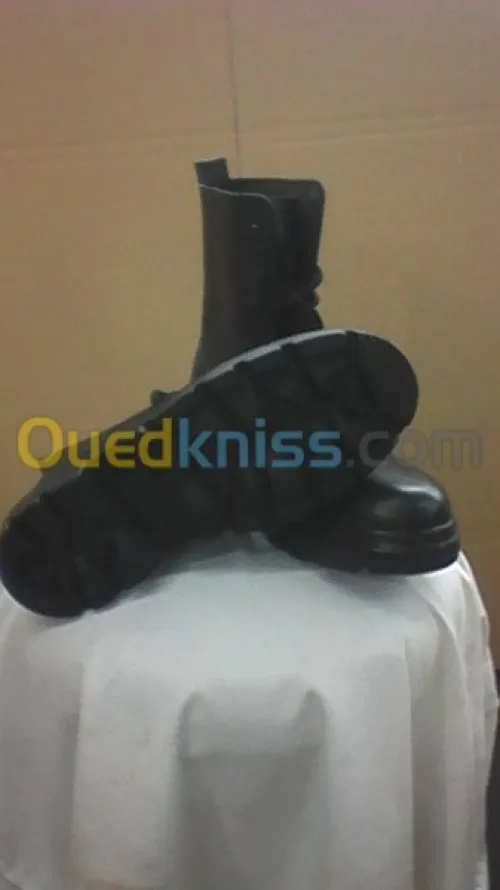 FABRICATION DE CHAUSSURES HOMME