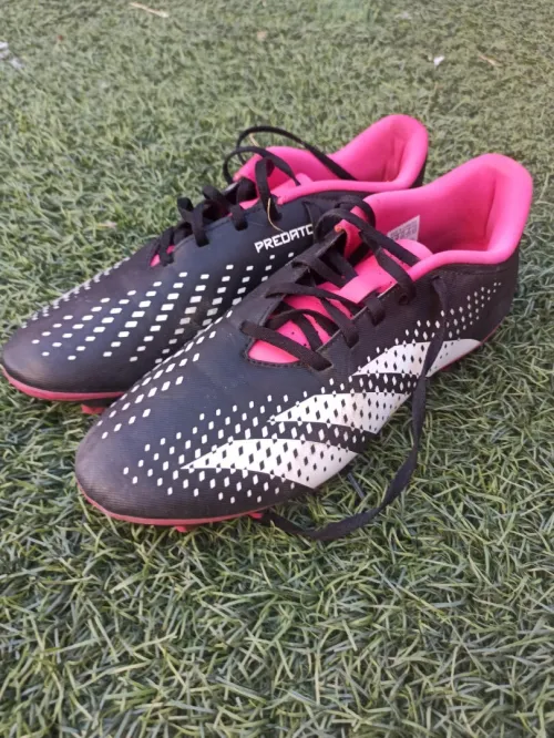 Predator soulier rose