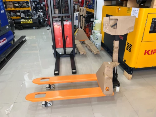 GERBEUR ELECT 1.5T 3M50/ SEMI ELECT 1.5T 3M / MANUELLE 2T 1M60 / TRANSPALETTE
