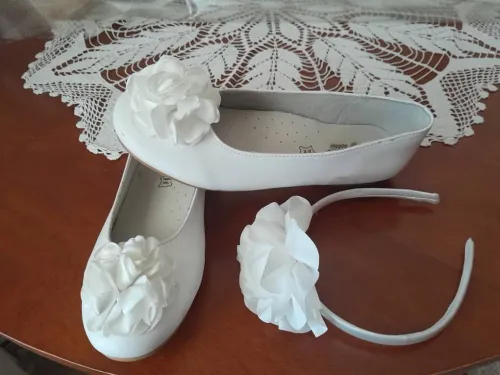 Chaussures blanches fille + serre tête 