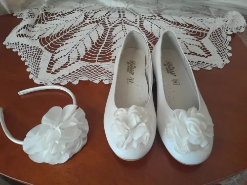 Chaussures blanches fille + serre tête 