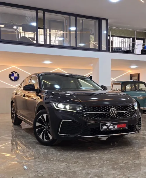 Volkswagen Passat 2025 Carat