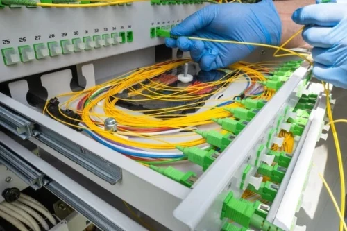 Tirage, fusion et test de fibre optique