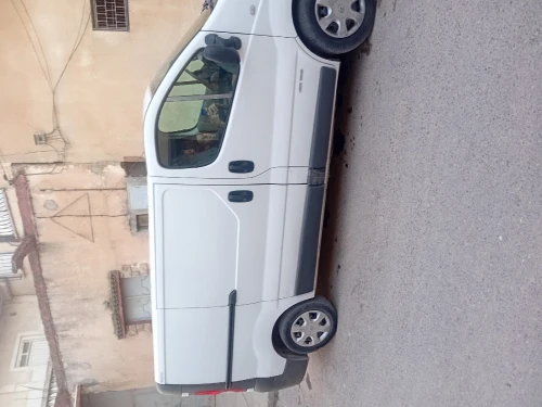 Renault Terafik 2013