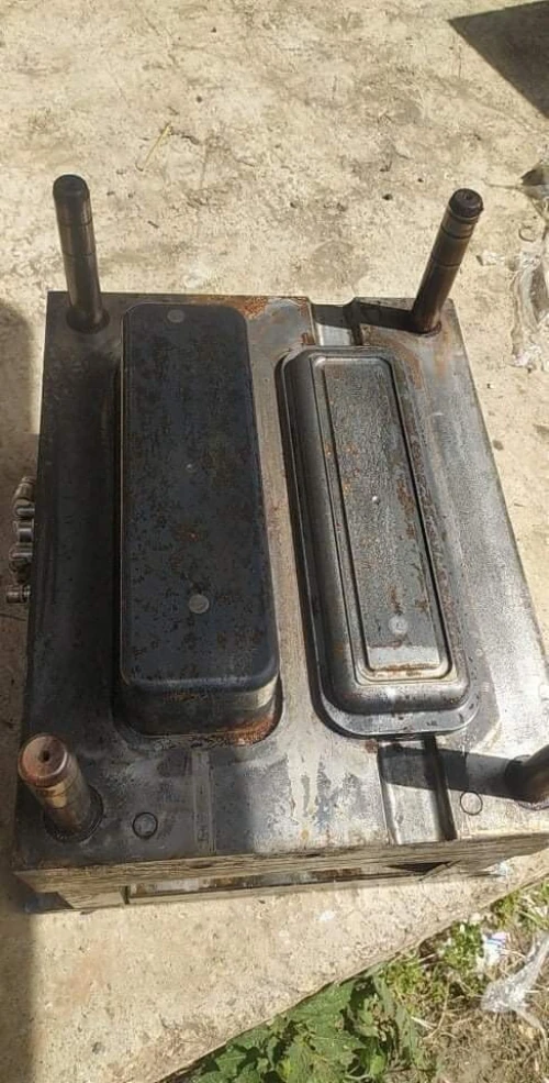 Moule injection de plastiques ( articles de menages)