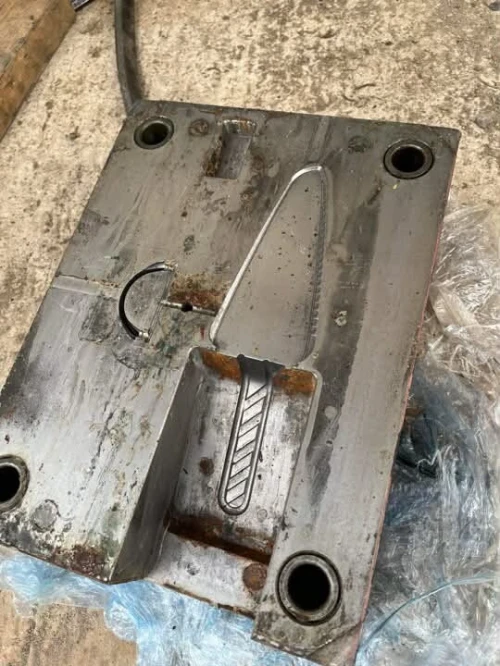 Moule injection de plastiques ( articles de menages)
