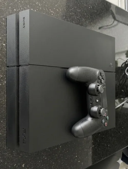 Ps4 fat d'occasion et manette en bons etats
