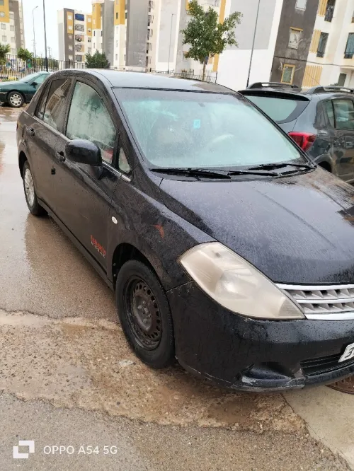 Nissan Tiida 4 portes 2009 