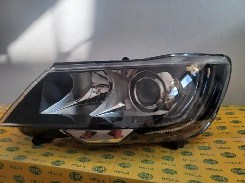 Far skoda superb côté gauche