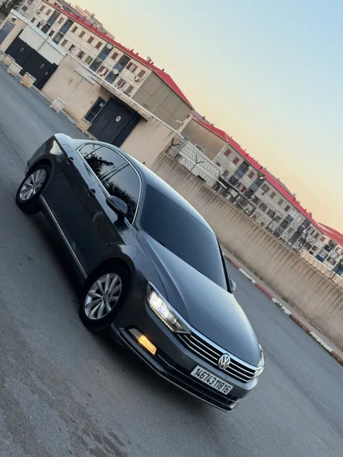 Volkswagen Passat 2018 Confortline bleu motion