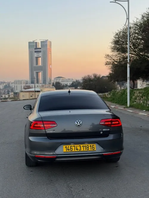 Volkswagen Passat 2018 Confortline bleu motion
