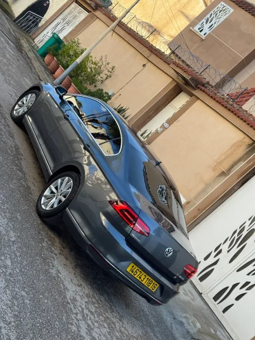 Volkswagen Passat 2018 Bleu motion