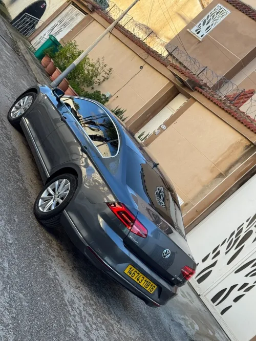 Volkswagen Passat 2018 Bleu motion