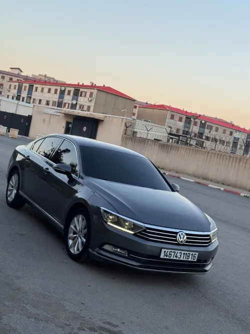 Volkswagen Passat 2018 Confortline bleu motion