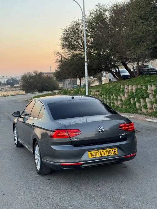 Volkswagen Passat 2018 Confortline bleu motion
