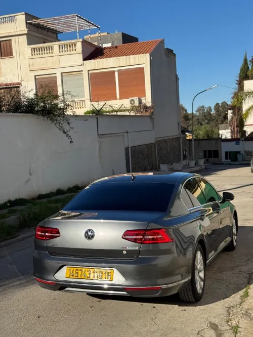 Volkswagen Passat 2018 Bleu motion